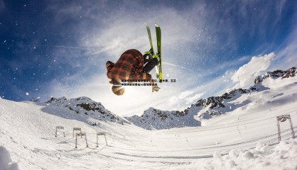 ued体育-直播吧视频直播演播室已就位，鹿中原、王正坤联袂解说泰山vs蓉城焦点战